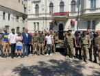 Олег Радковський передав військовим бронежилети