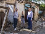 Партійці Одещини допомагають коням, які постраждали під час ворожої атаки на Одесу